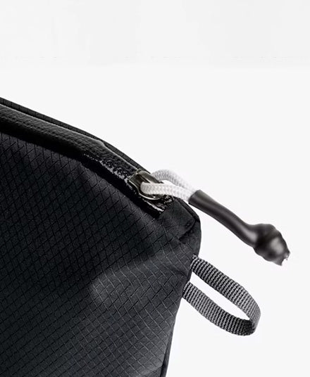 Shadow zipper detail